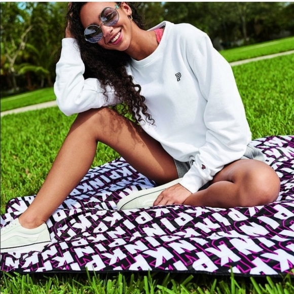 NWT VS PINK Picnic Blanket and Bags Set - Picture 2 of 7
